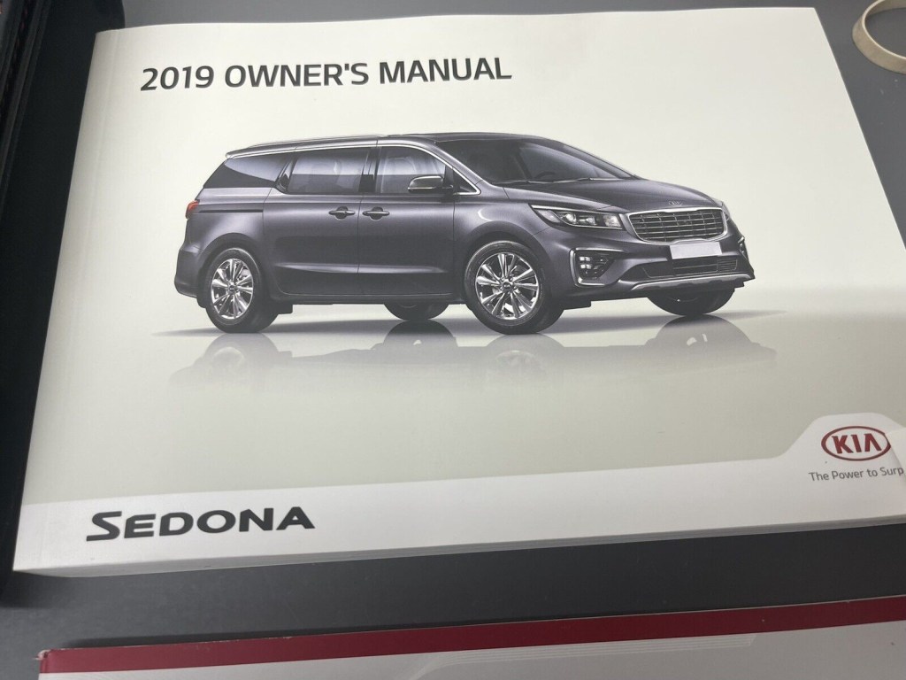 Picture of: Kia SEDONA Factory Owners Manual Set Case w/ Car Multimedia OEM