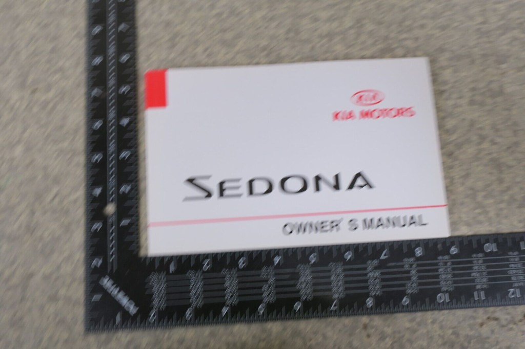 Picture of: KIA SEDONA OWNER’S MANUAL SET BOOK – FREE SHIPPING – OM  eBay