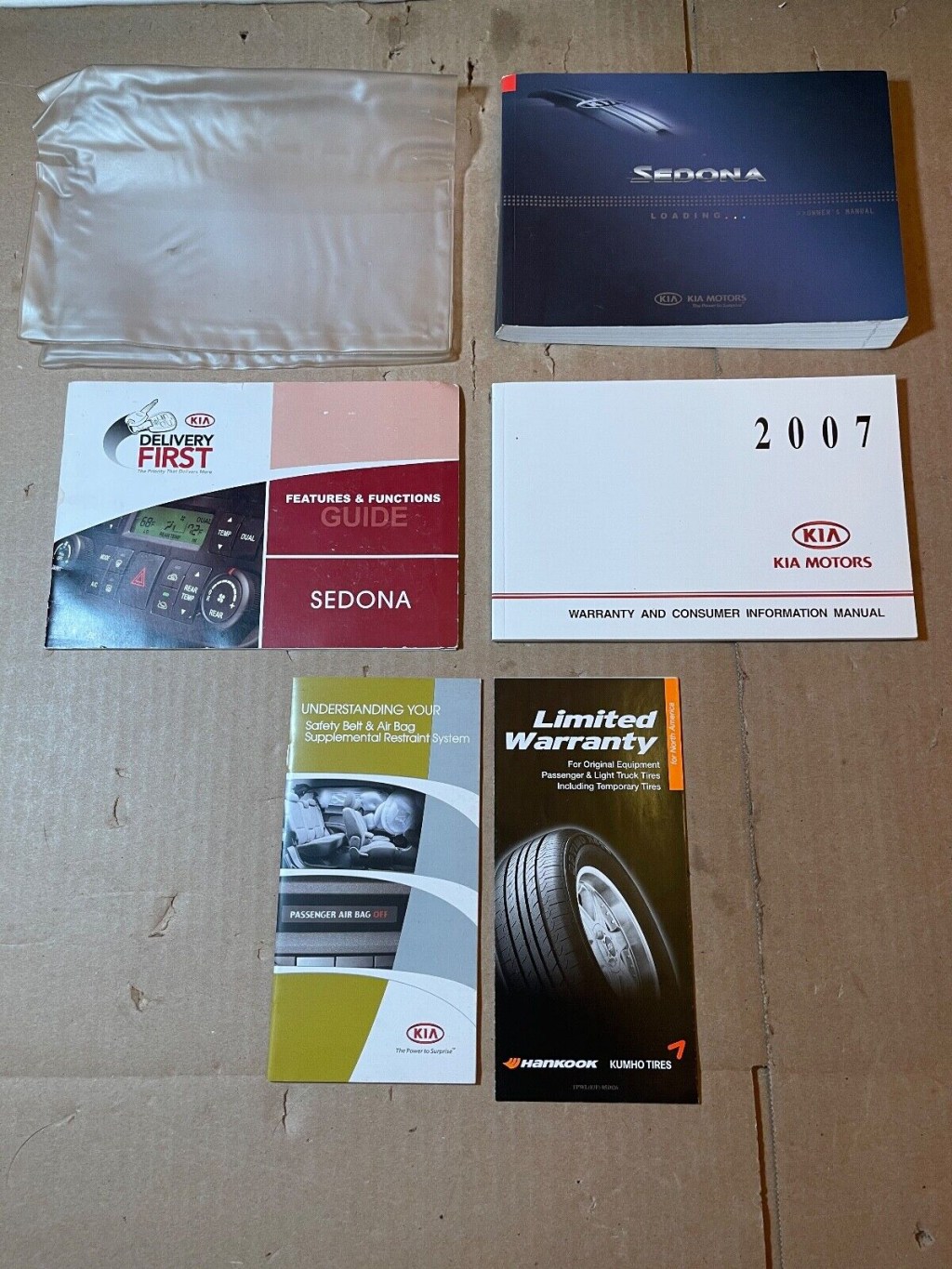 Picture of: KIA SEDONA Owners Manual GUIDE BOOK SET WITH CLEAR CASE OEM