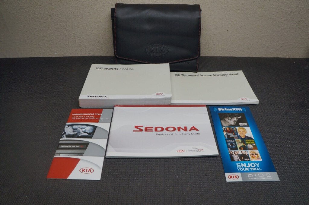 Picture of: KIA SEDONA OWNERS MANUAL GUIDE WITH LEATHER CASE FREE