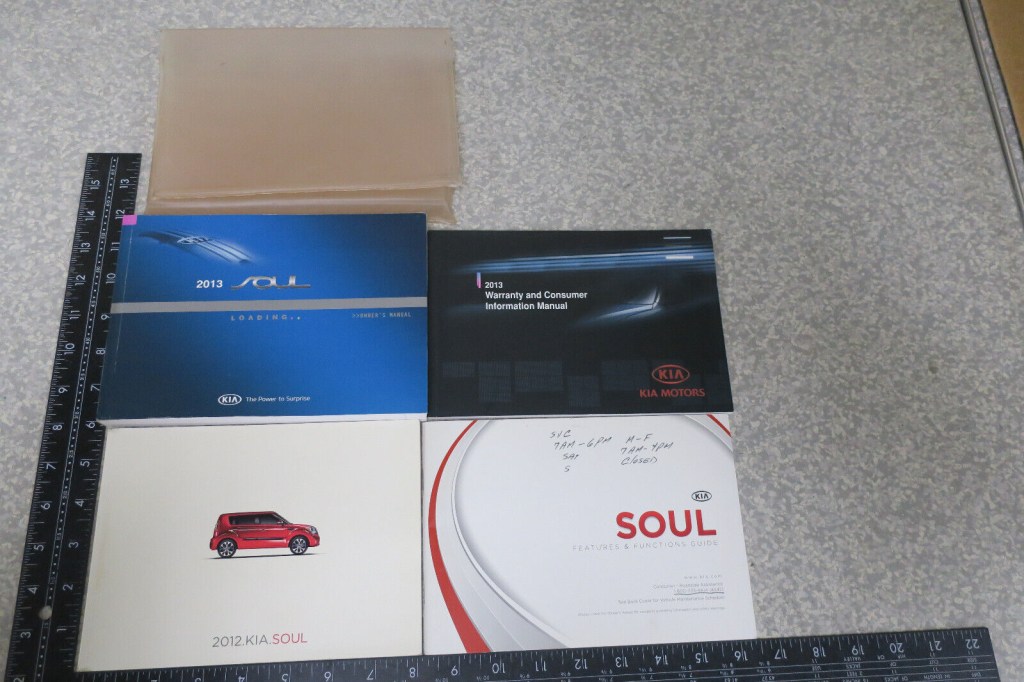 Picture of: KIA SOUL OWNER’S MANUAL BOOK SET – FREE SHIPPING – OM