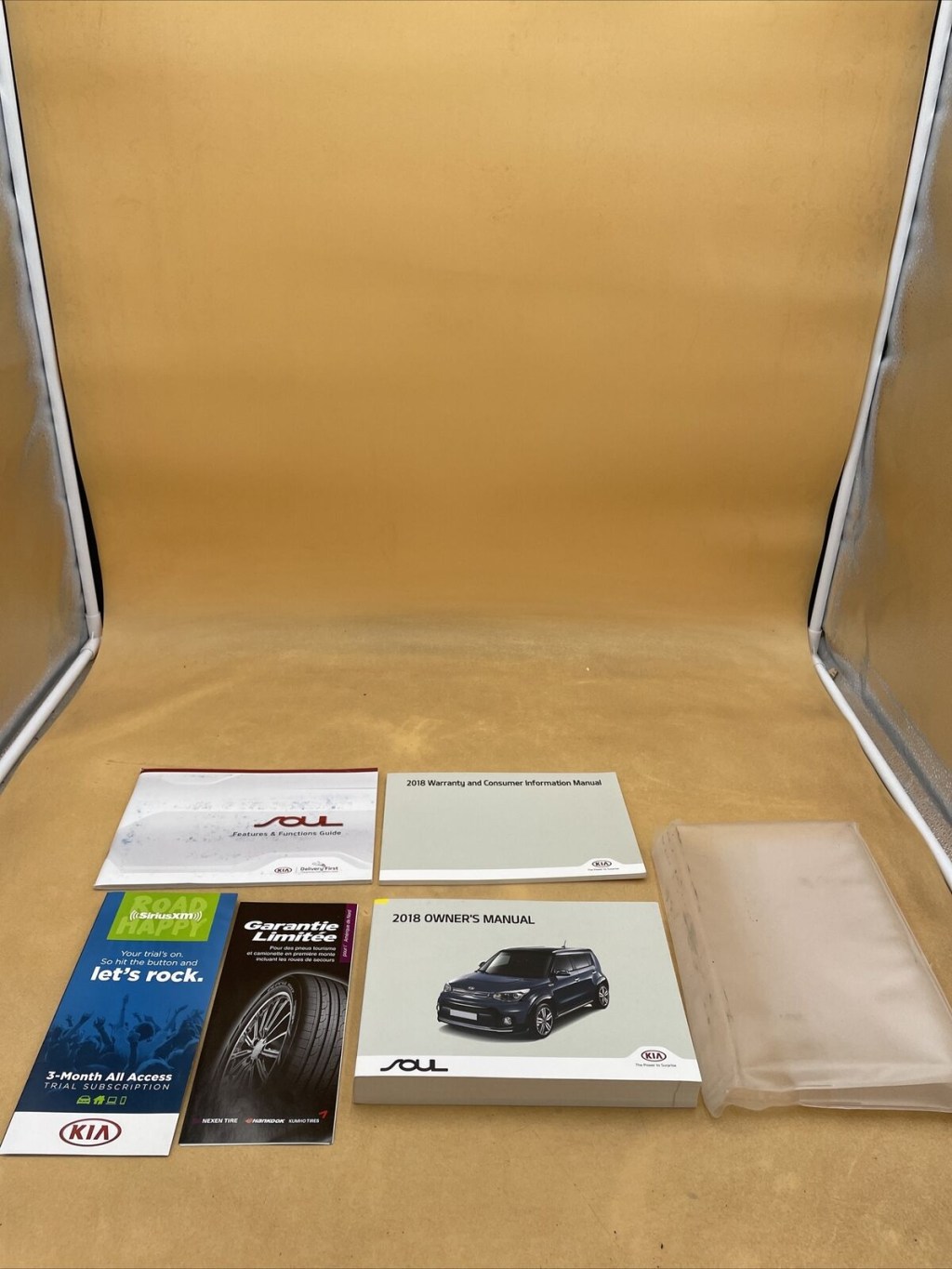 Picture of: KIA SOUL OWNERS OPERATORS GUIDE MANUAL BOOK WITH EXTRAS AND SLEEVE